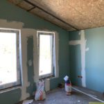 "Prefab SIP woning met moderne gevel en grote ramen" "Prefab huis interieur energiezuinige woning"
