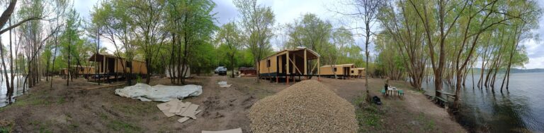 "Prefab SIP woning met moderne gevel en grote ramen" "Prefab huis interieur energiezuinige woning"